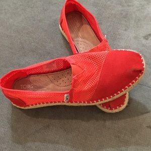 Red Toms size 6